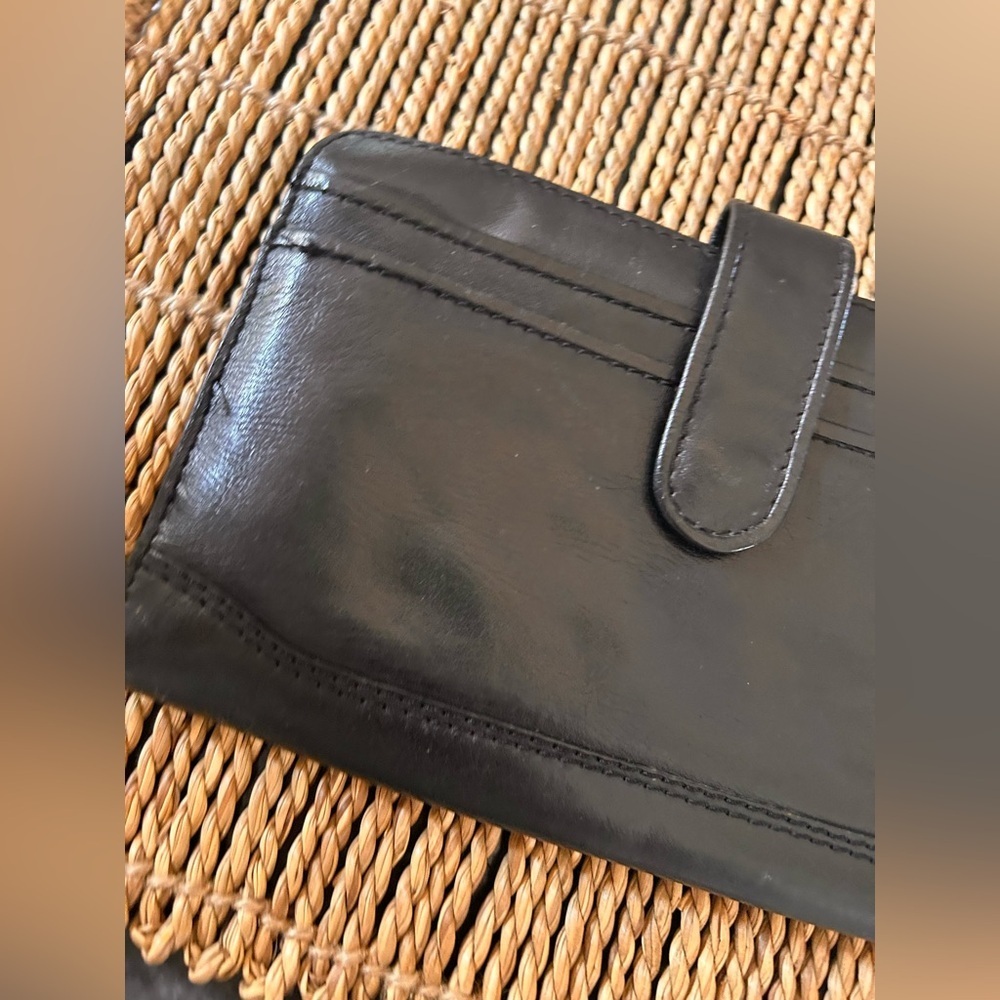 Leather clutch with wristlet - Picture 5 of 16